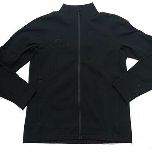 M / Lululemon Sojourn Jacket
Some logo on the chest